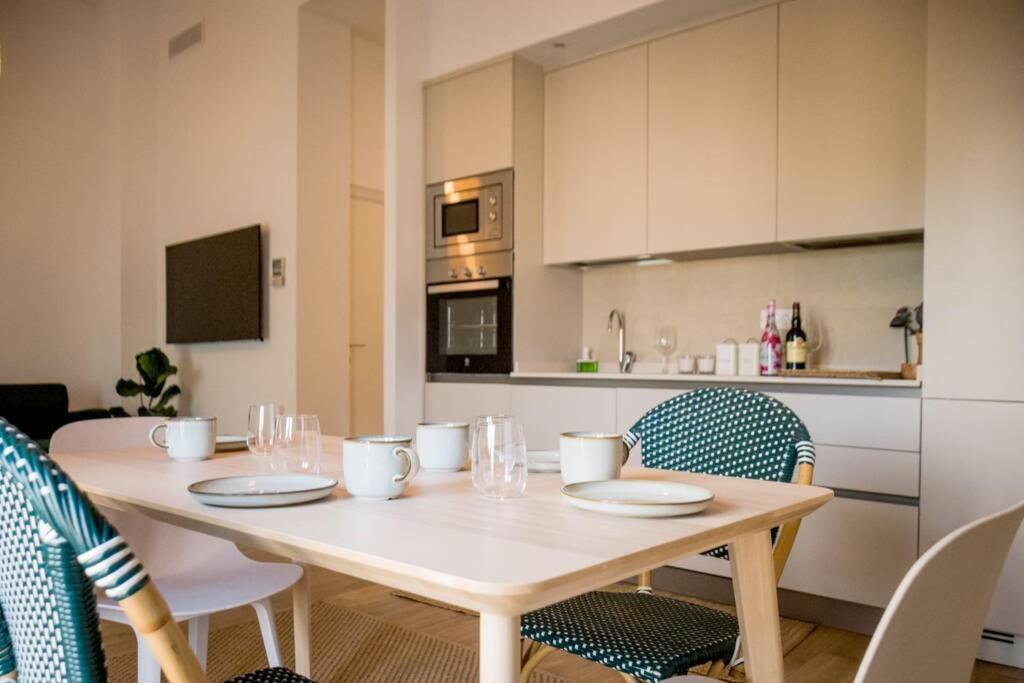 Fantastico apartamento recien renovado con piscina en la azotea, dos dormitorios y aparcamiento gratuito en la calle. Sevilla Exterior foto