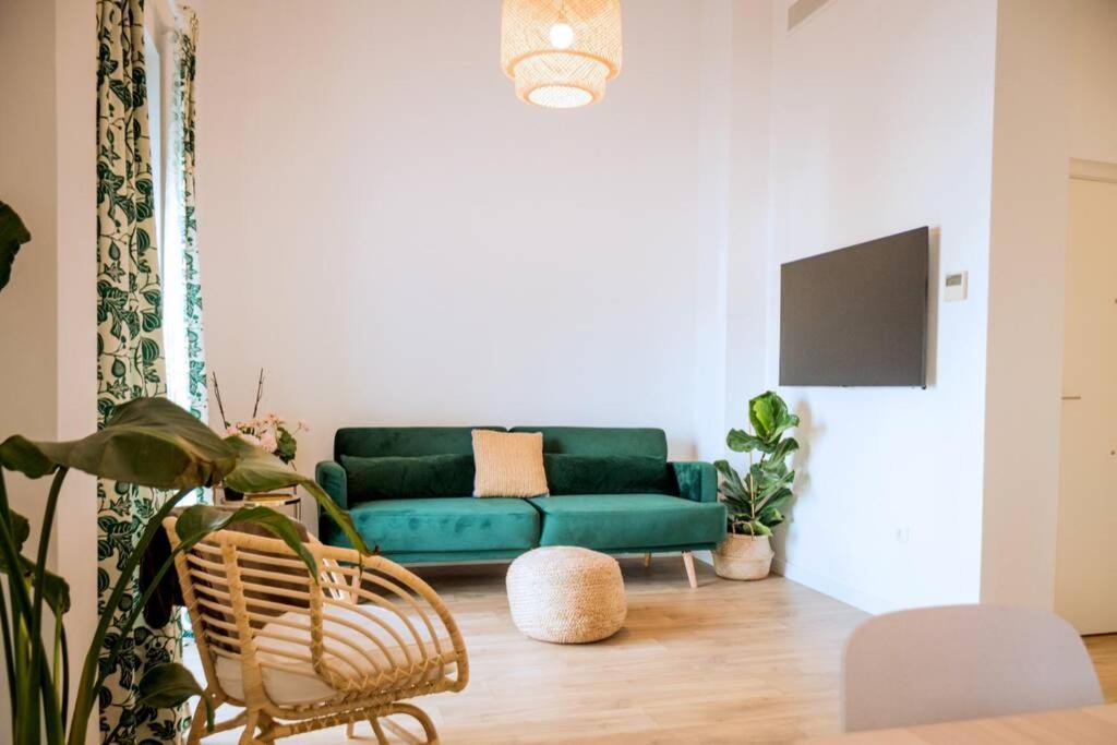 Fantastico apartamento recien renovado con piscina en la azotea, dos dormitorios y aparcamiento gratuito en la calle. Sevilla Exterior foto