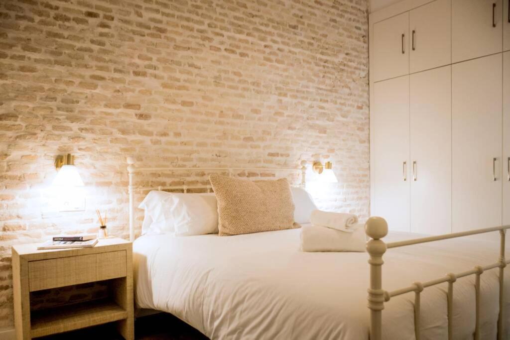 Fantastico apartamento recien renovado con piscina en la azotea, dos dormitorios y aparcamiento gratuito en la calle. Sevilla Exterior foto
