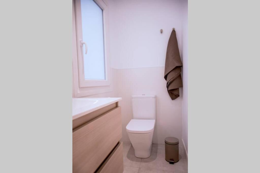 Fantastico apartamento recien renovado con piscina en la azotea, dos dormitorios y aparcamiento gratuito en la calle. Sevilla Exterior foto