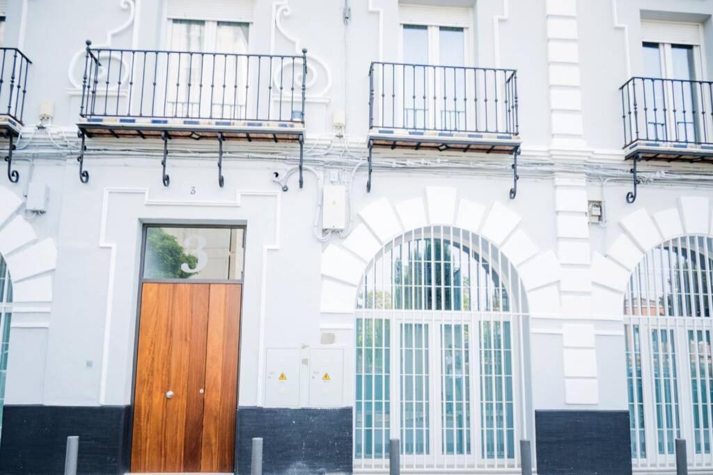 Fantastico apartamento recien renovado con piscina en la azotea, dos dormitorios y aparcamiento gratuito en la calle. Sevilla Exterior foto
