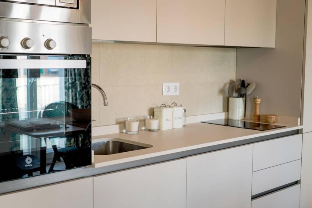 Fantastico apartamento recien renovado con piscina en la azotea, dos dormitorios y aparcamiento gratuito en la calle. Sevilla Exterior foto